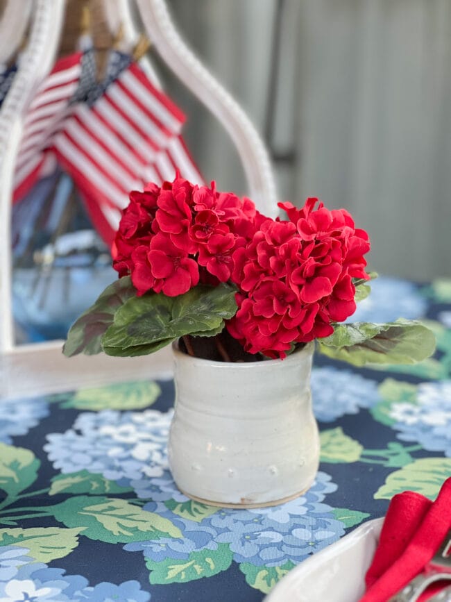 hydrangea table cloth with white vase with red gardenias