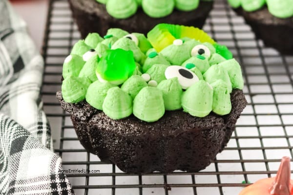 chocloate muffins with green icing 