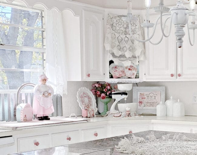 white kitchen with pink Christmas decorations